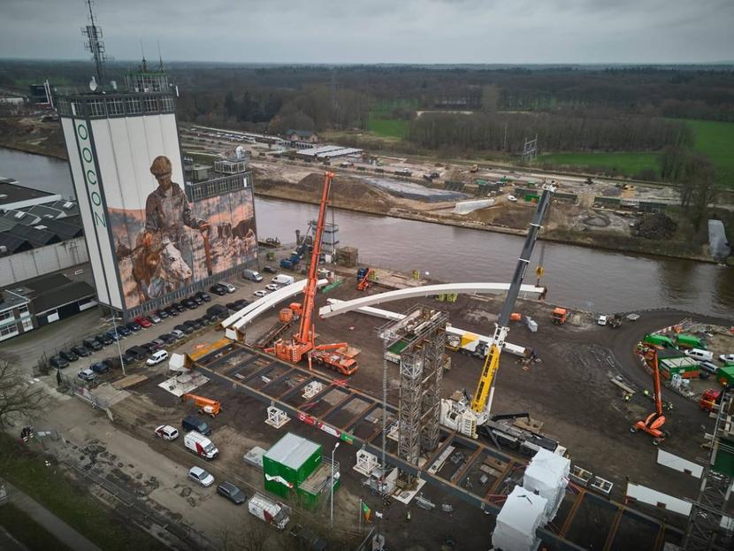 At least two people were killed in the accident on a bridge.  (Particularly)