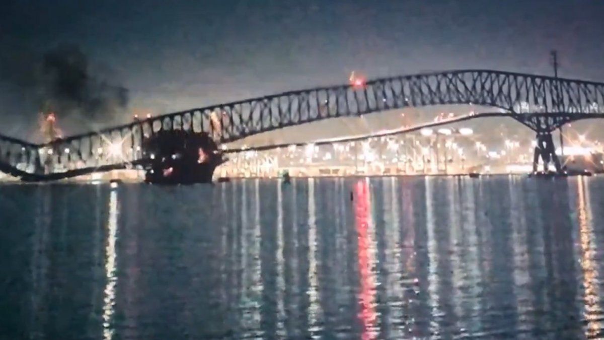 A bridge collapsed in the USA after being hit by a ship

