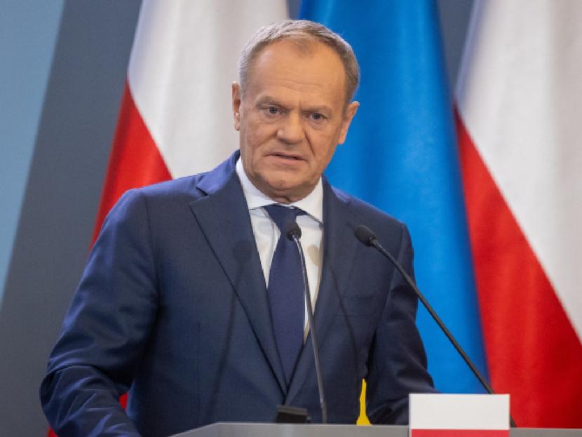 Polish Prime Minister Donald Tusk holds a conference on war.