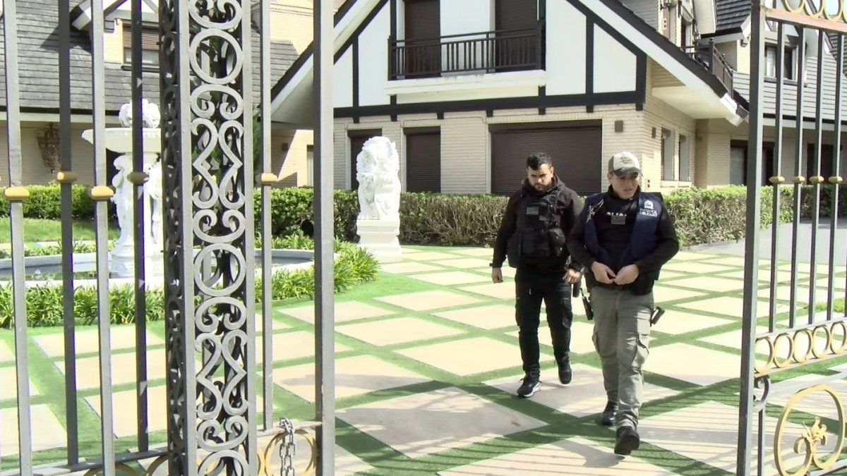 Interpol searches Gonzalo Aguiar's villa in Punta del Este and the house where the murder took place

