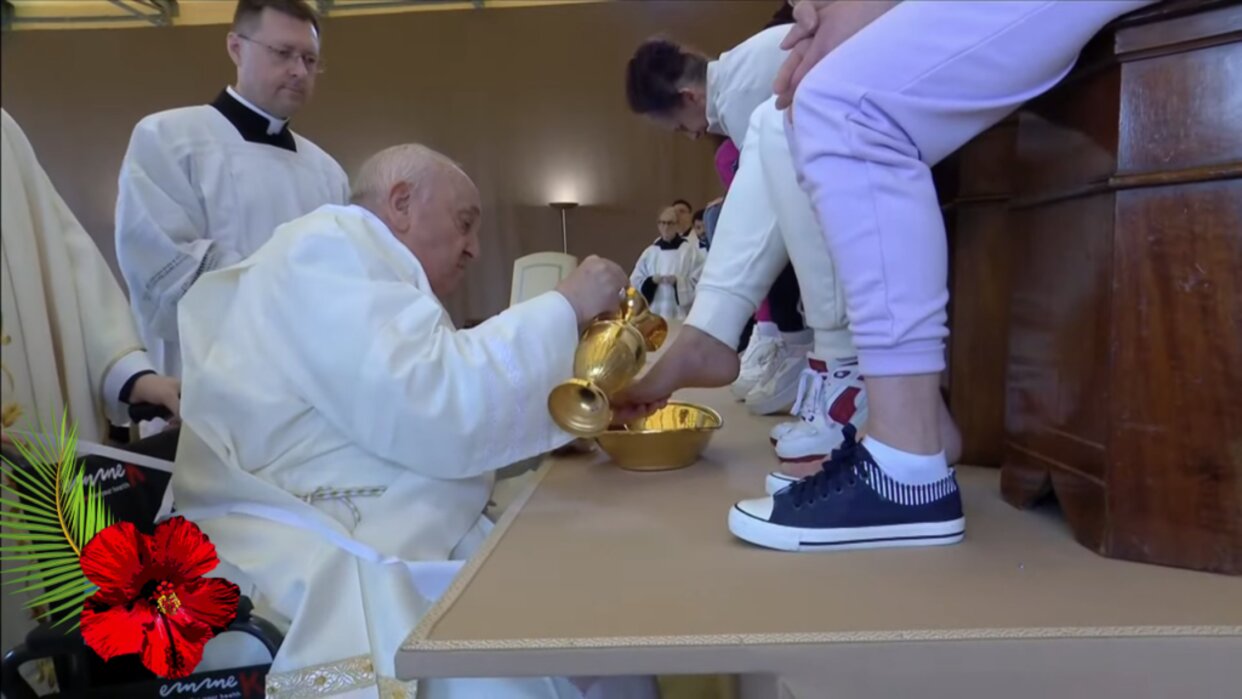 Pope Francis washed the feet of twelve prisoners in Rome


