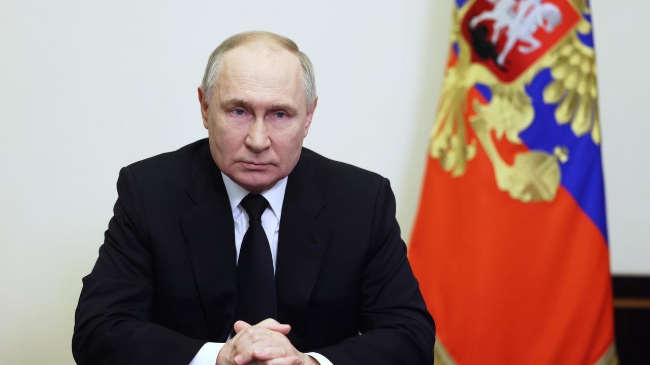 Putin calls for revenge against those responsible for the worst attack in Russia in two decades 


