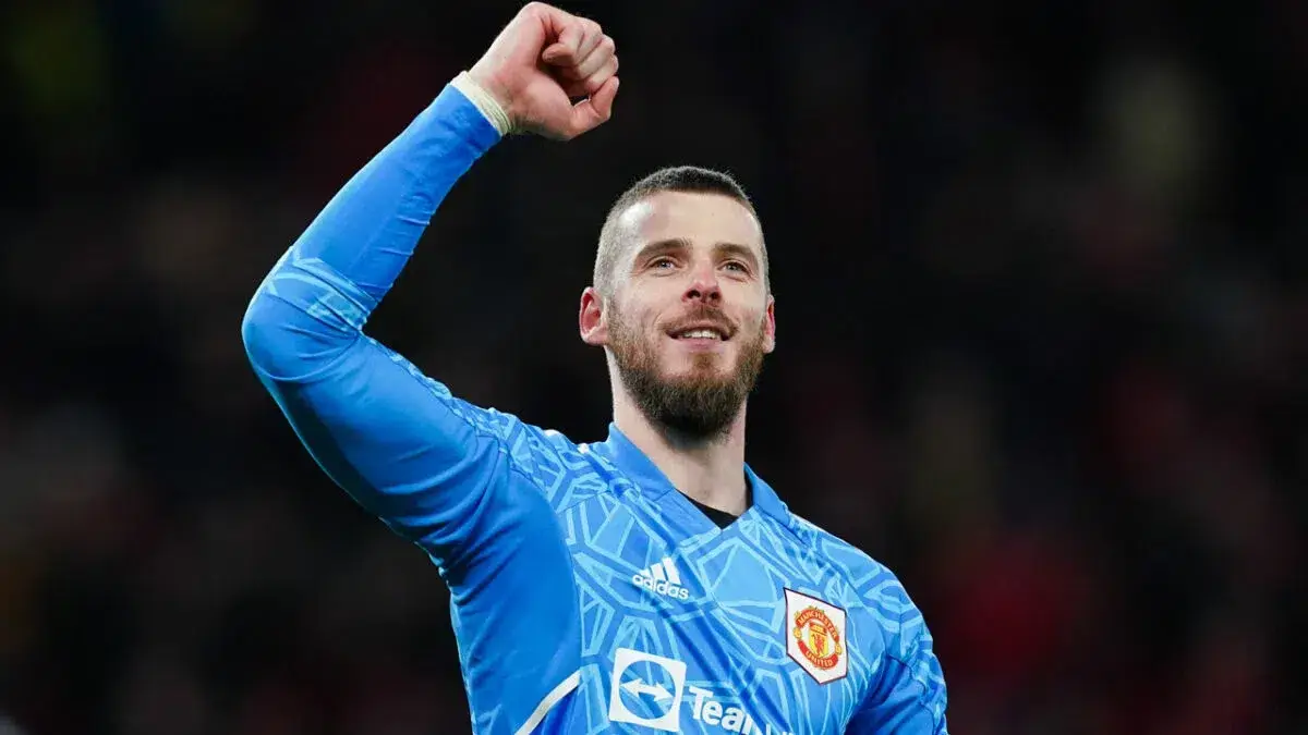 Real Madrid are considering signing De Gea
	

