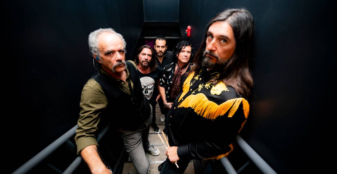 Caifanes give us some great guitars in their song “Inés”.