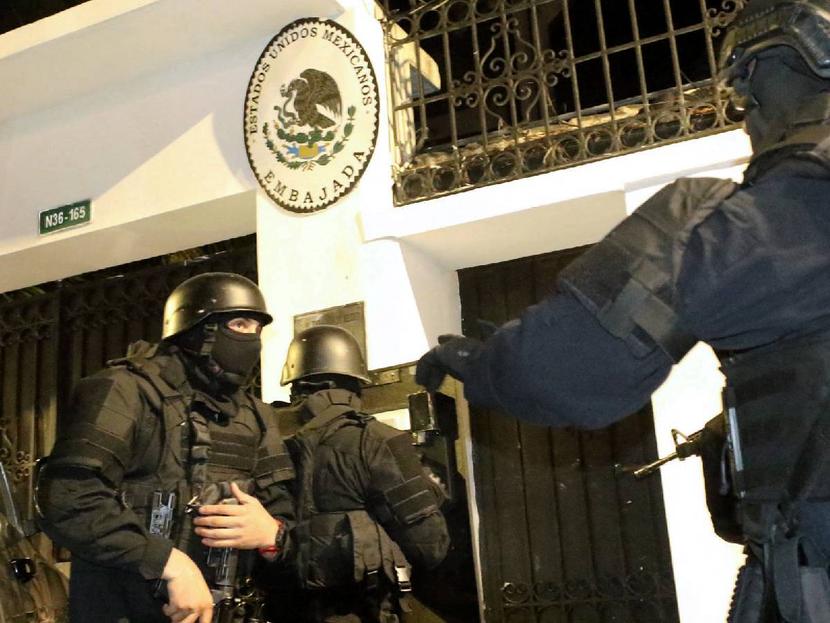 Image published by API shows special forces of the Ecuadorian police trying to break into the Mexican embassy in Quito to arrest former Ecuadorian vice president Jorge Glas on April 5, 2024.