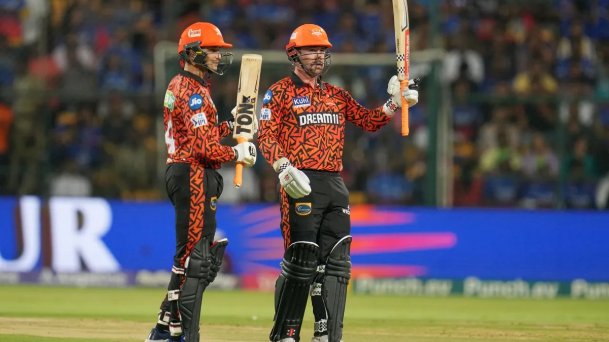 RCB vs SRH Live: Sunrisers Hyderabad gets their first blow, Travis Head returns to the pavilion

