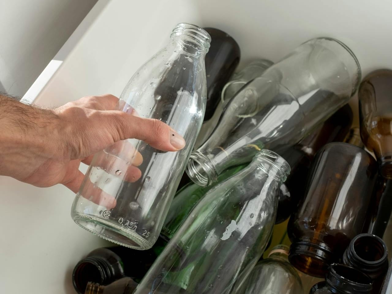 Which cities in Spain recycle the most glass?

