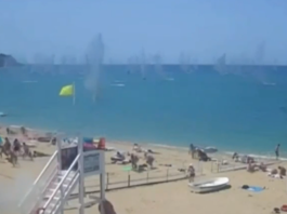 A Ukrainian missile hits a beach full of tourists in Crimea


