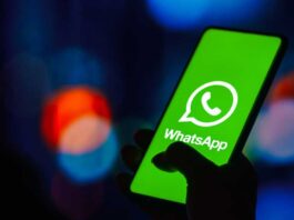 Whatsapp grüner Bildschirm mit Logo auf Smartphone