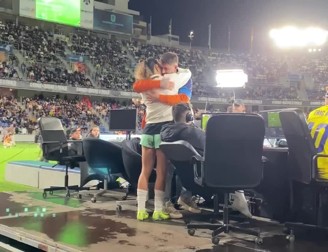 1735852220 746 Auronplays Mysterious New Romance Sparks Concern Among Inner Circle