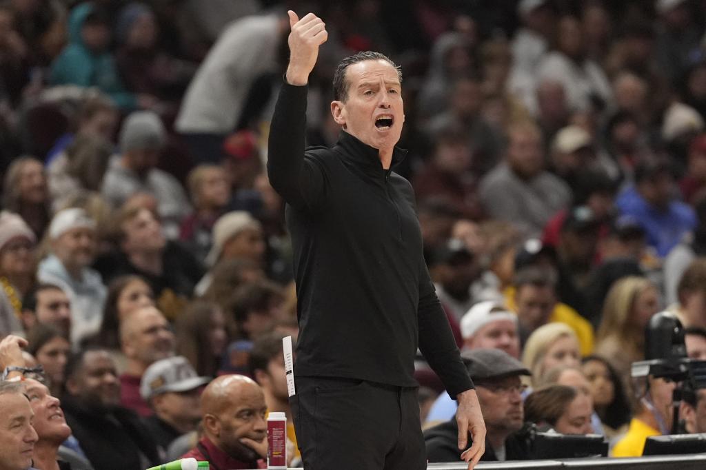 Cavs' Unstoppable Streak: What's Behind the Sudden Surge to Success Cleveland Cavaliers Kenny Atkinson gestures in the first half of an NBA basketball game against the Charlotte Hornets, Sunday, Jan. 5, 2025, in Cleveland. (AP Photo/Sue Ogrocki)