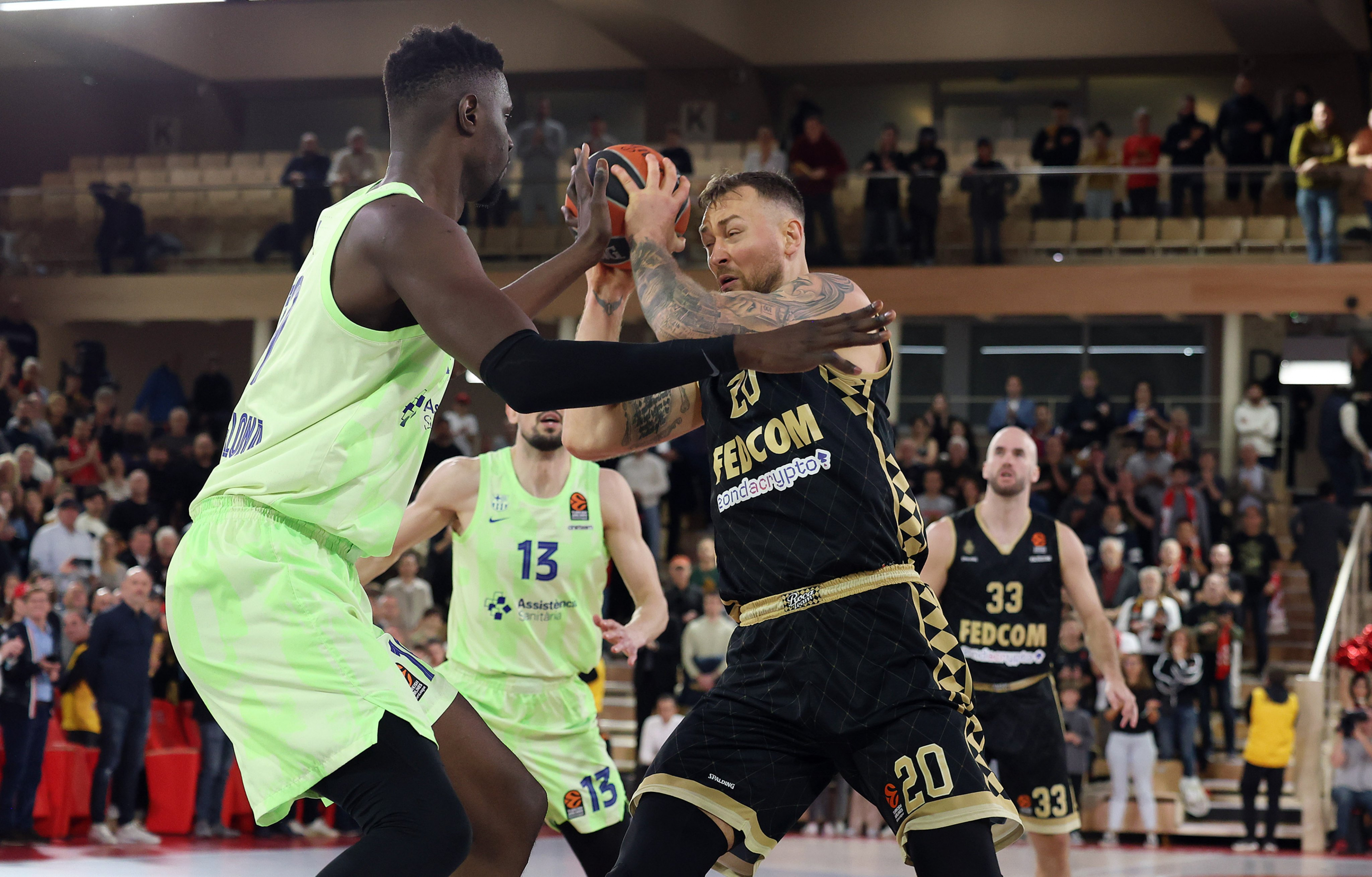 Youssoupha Fall contains the trailer for Donatas Motiejunas.