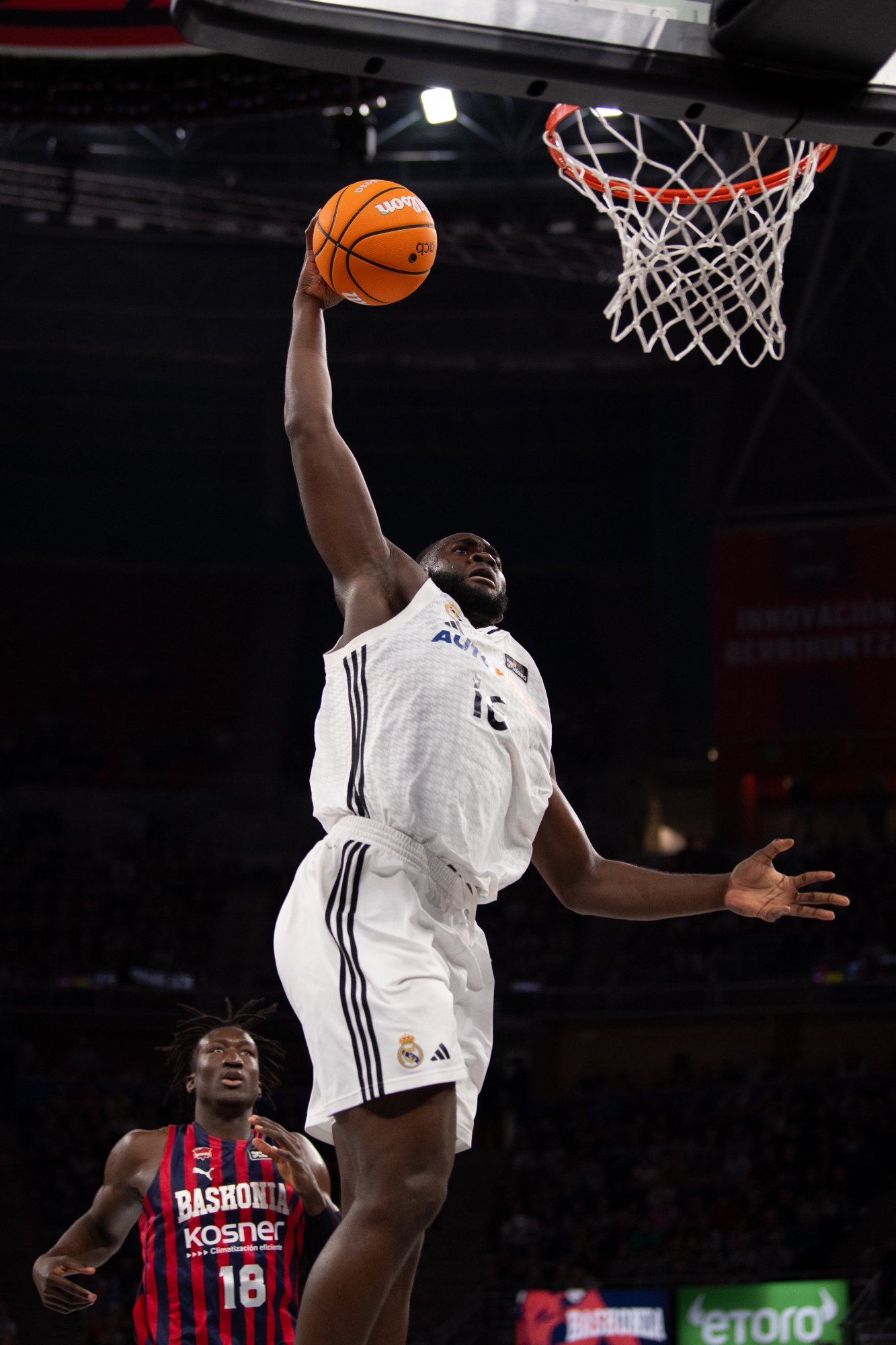 Usman Garuba makes a dunk in the game against Baskonia.