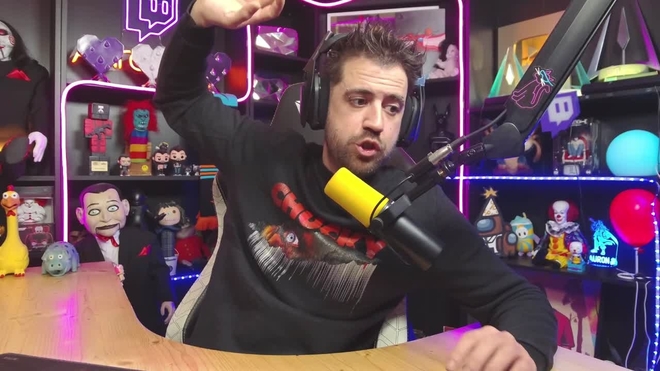 Auronplays Mysterious New Romance Sparks Concern Among Inner Circle