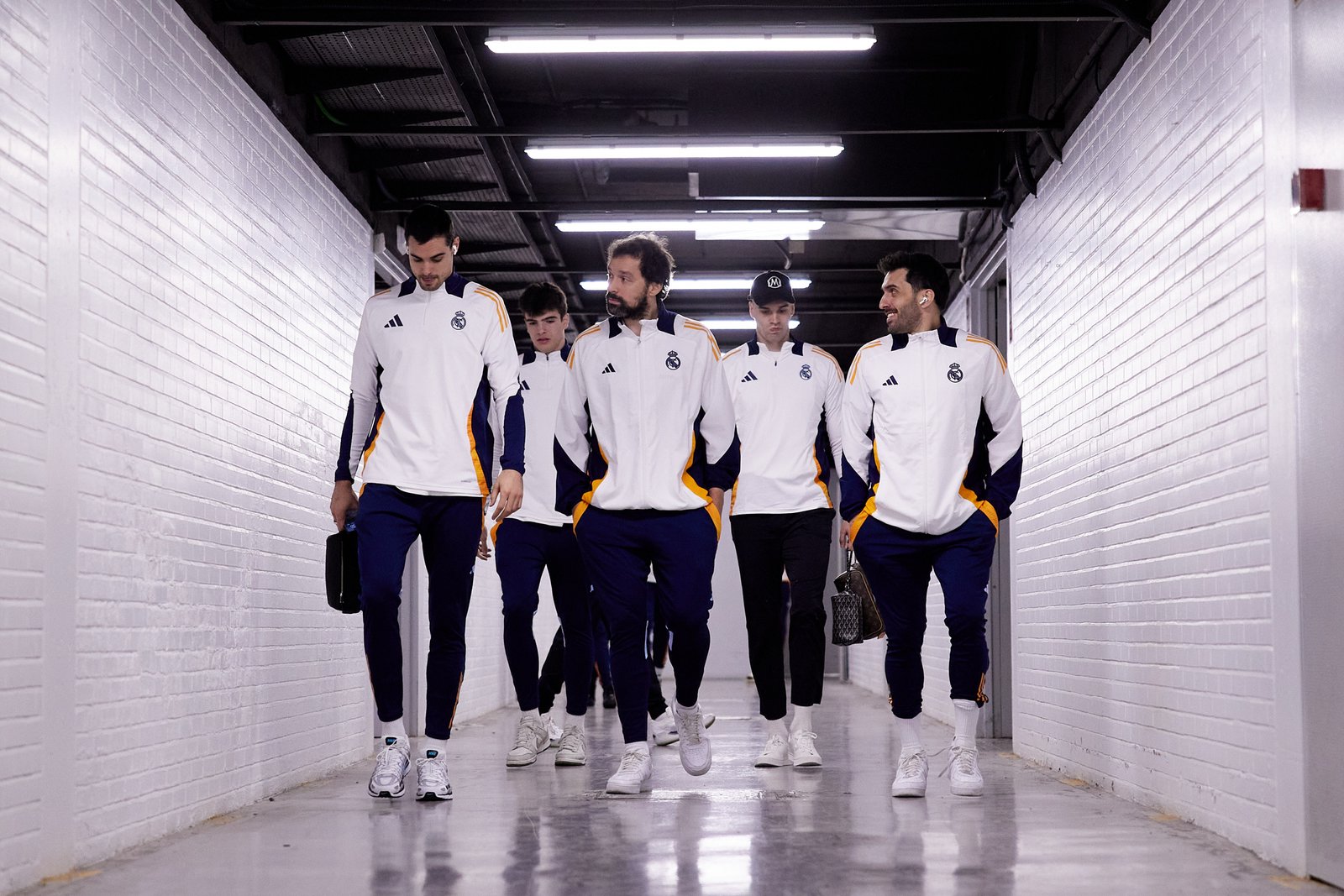 Alberto Abalde, Hugo González, Sergio Llull, Mario Hezonja and Facundo Campazzo, before facing Covirán Granada.