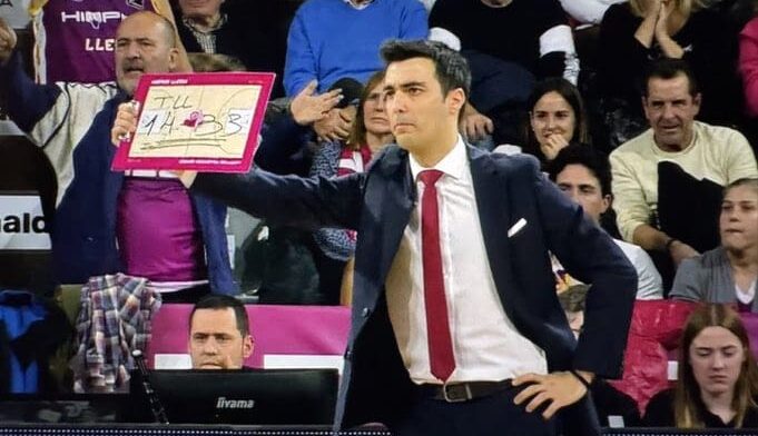 Image of Gerard Find showing the board with the free throw numbers.