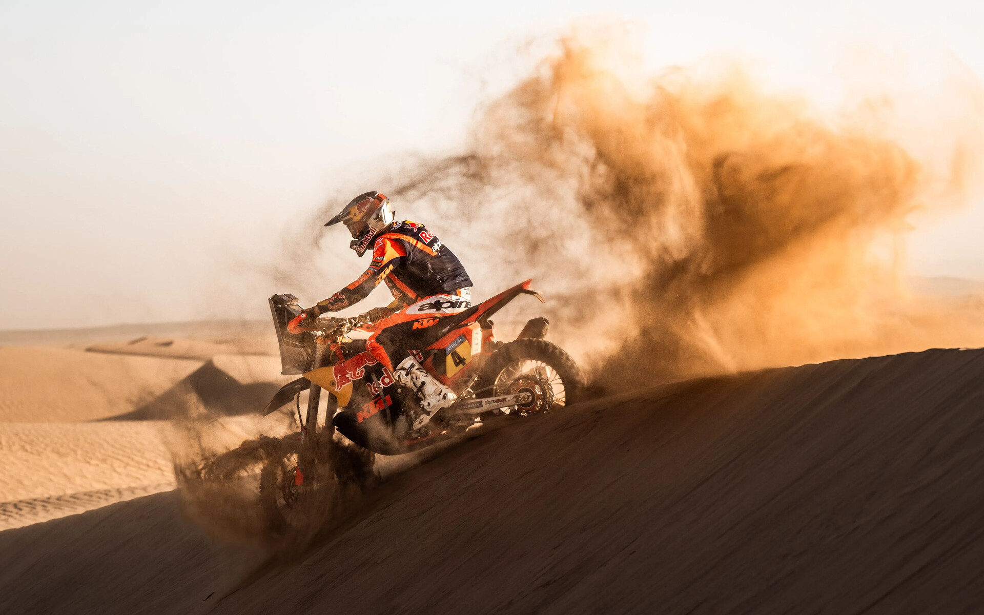 Daneil Sanders continues to lead the general classification in motorcycles. 