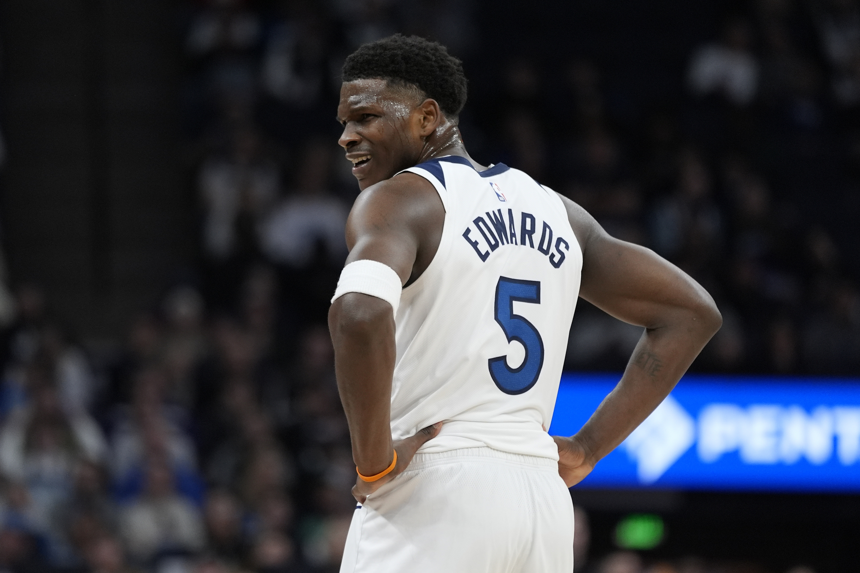 Anthony Edwards asks the Luka Doncic transfer to the Lakers