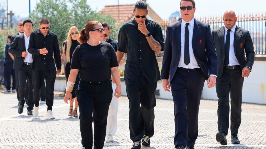 Liverpool FC: Psychologists Detail Player Grief, Survivor's Guilt After Diogo Jota Tragedy Capitão Van Dijk vai ter papel fundamental