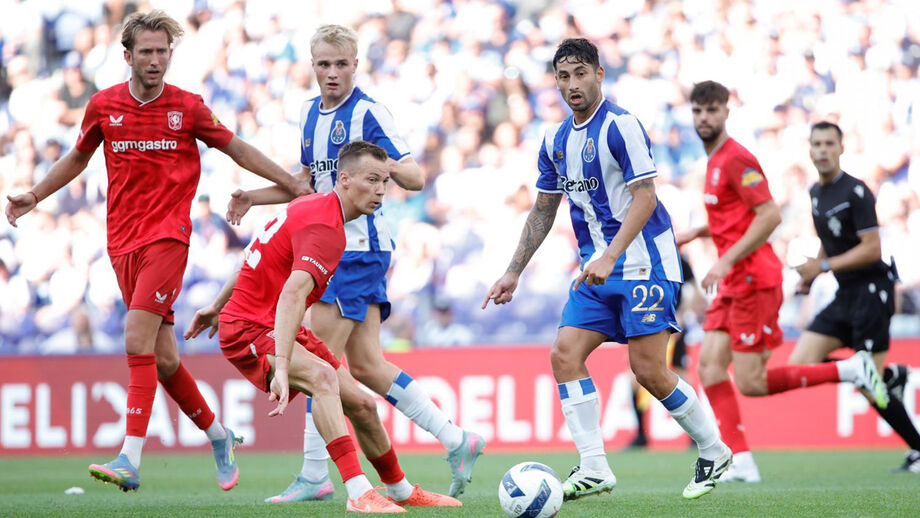 Alan Varela in action during the match against Twente