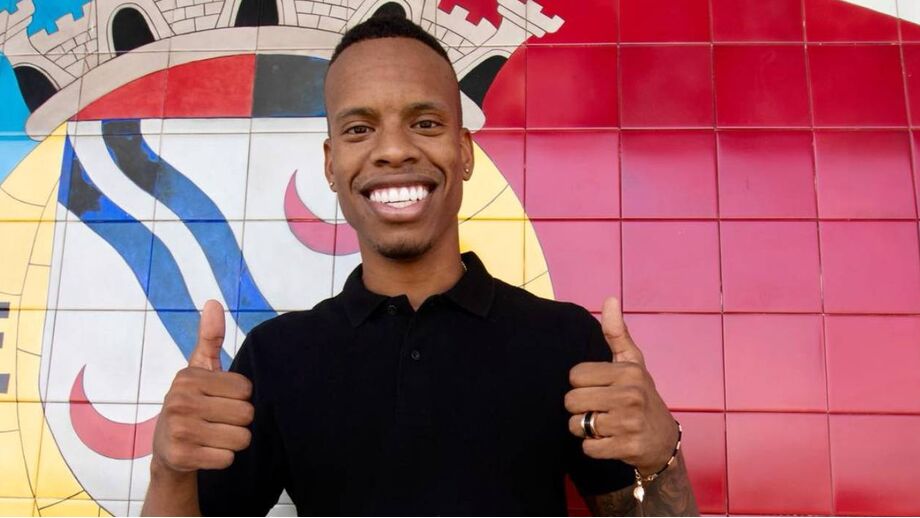 Alverca Signs Gian Cabezas; Colombian Midfielder Arrives Hopeful Gian Cabezas is one of the reinforcements signed by Alverca