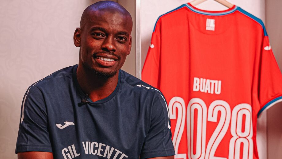 Buatu extended his contract with Gil until 2028