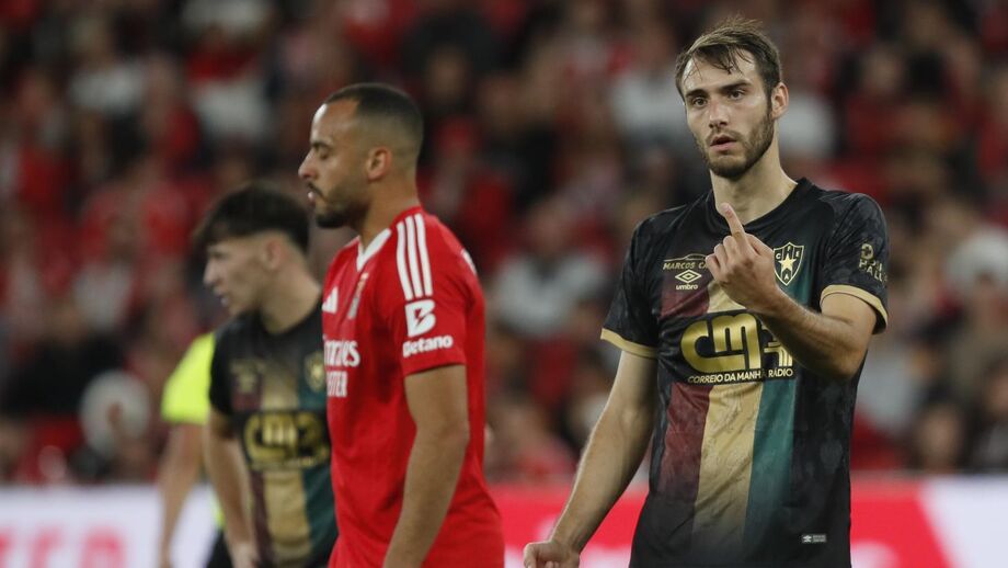 Ferro arrived at E. Amadora last season