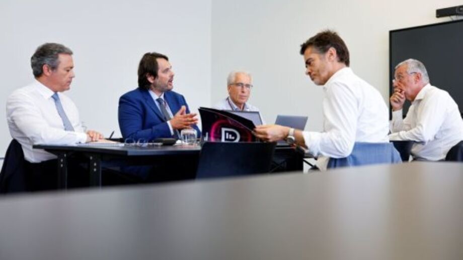 Comissão de financiamento e controlo económico da FPF