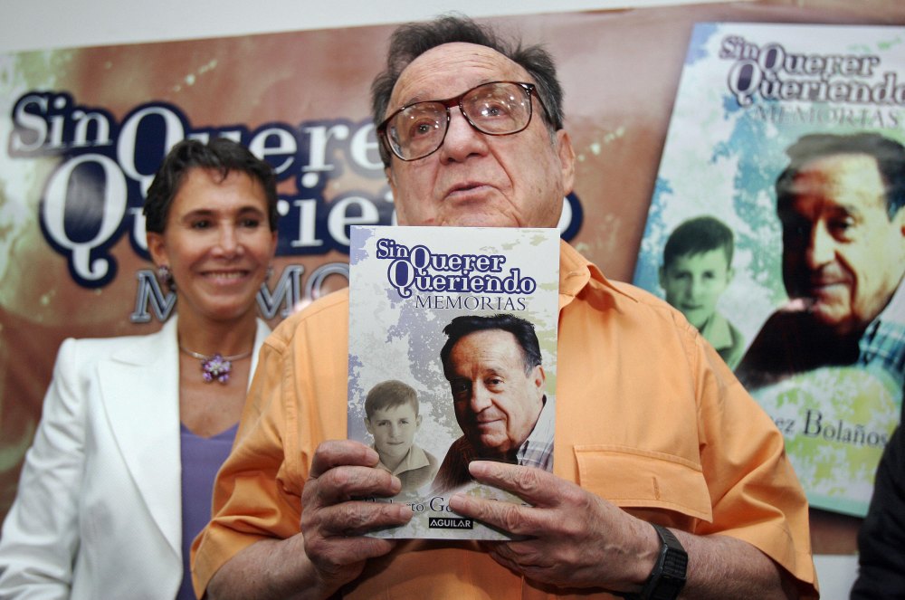 Roberto Gómez Bolaños 'Chespirito' presenting his autobiography in 2006.