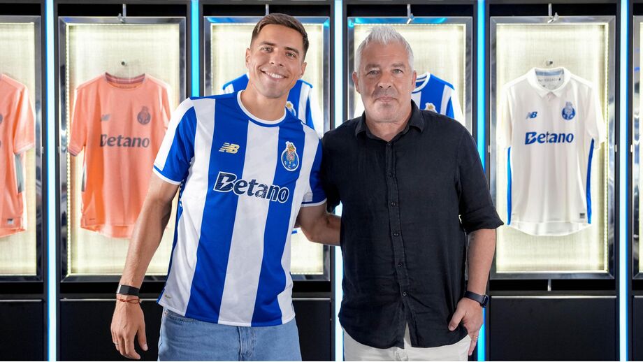 Jorge Costa Hails Bednarek's Leadership as Key for FC Porto Jorge Costa presents Bednarek, a reinforcement for FC Porto's defensive core