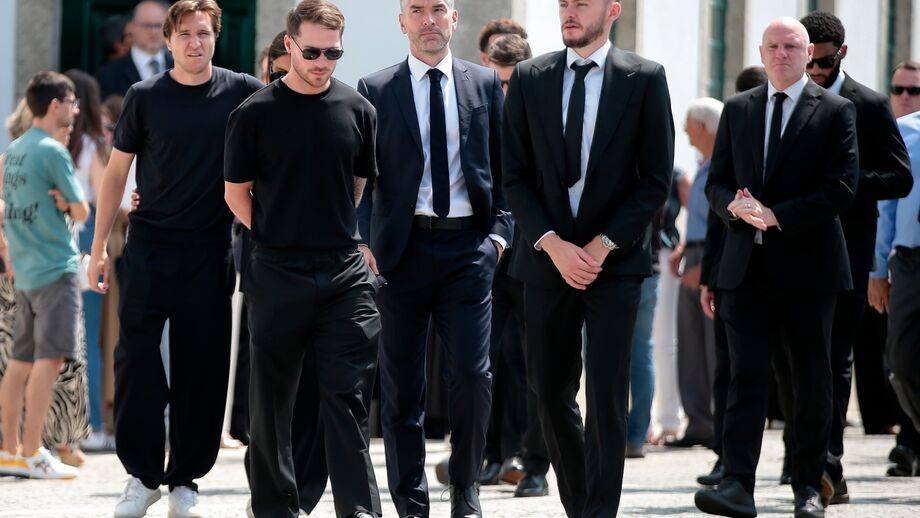 Liverpool FC: Psychologists Detail Player Grief, Survivor's Guilt After Diogo Jota Tragedy Psicólogos revelam impacto do luto no Liverpool