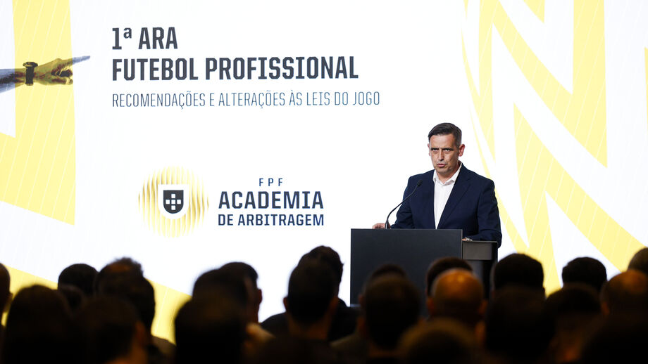 Luciano Gonçalves presents recommendations and changes to the laws of the game at the Refereeing Academy