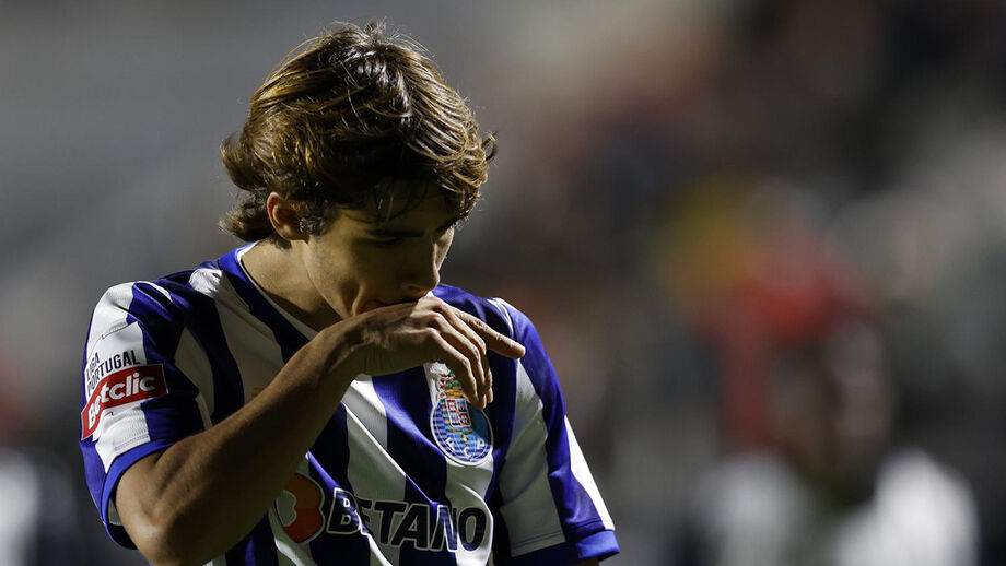 Rodrigo Mora laments the assignment of the number 10 jersey to Gabri Veiga.