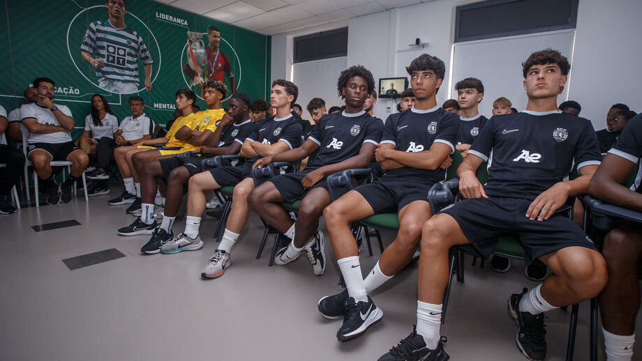 Sporting U19 and U17 teams begin work in Alcochete with physical tests.