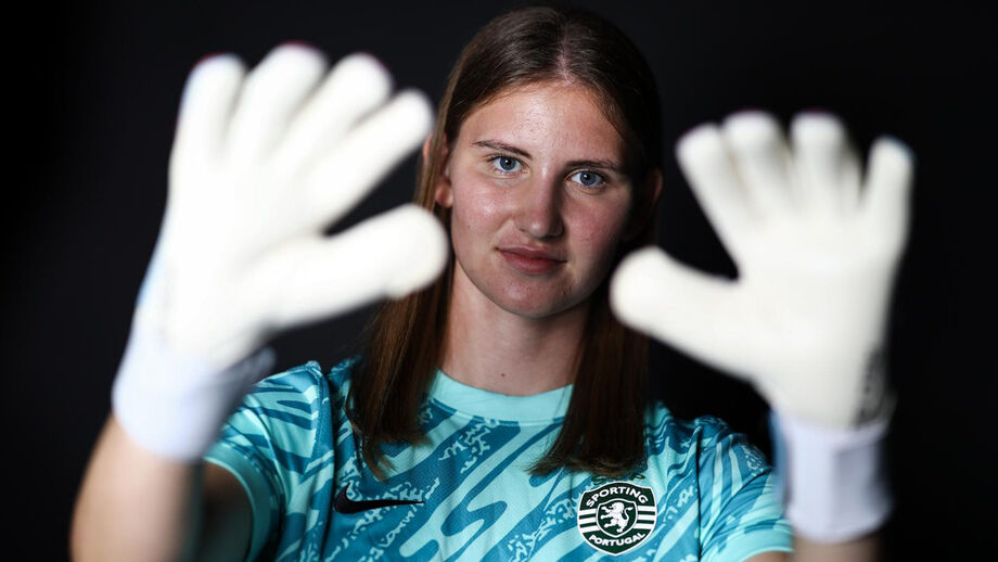 Sporting signs young Polish goalkeeper Julia Wozniak