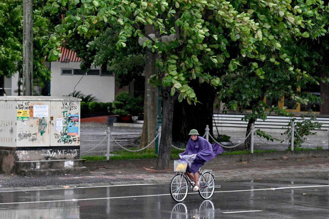 1756140514 311 Vietnam closes airports schools evacuates 500000 for strongest Typhoon Kajiki