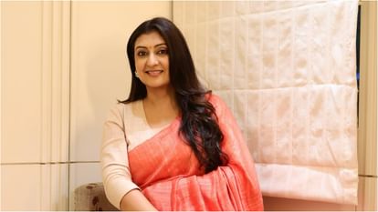 Juhi Parmar: 'I am embarking on a journey where', Juhi Parmar expressed happiness about her new show 'Kahani Har Ghar Ki' Juhi Parmar talks About her upcoming Show Kahani Har Ghar Ki says I am beyond grateful to be a part of This