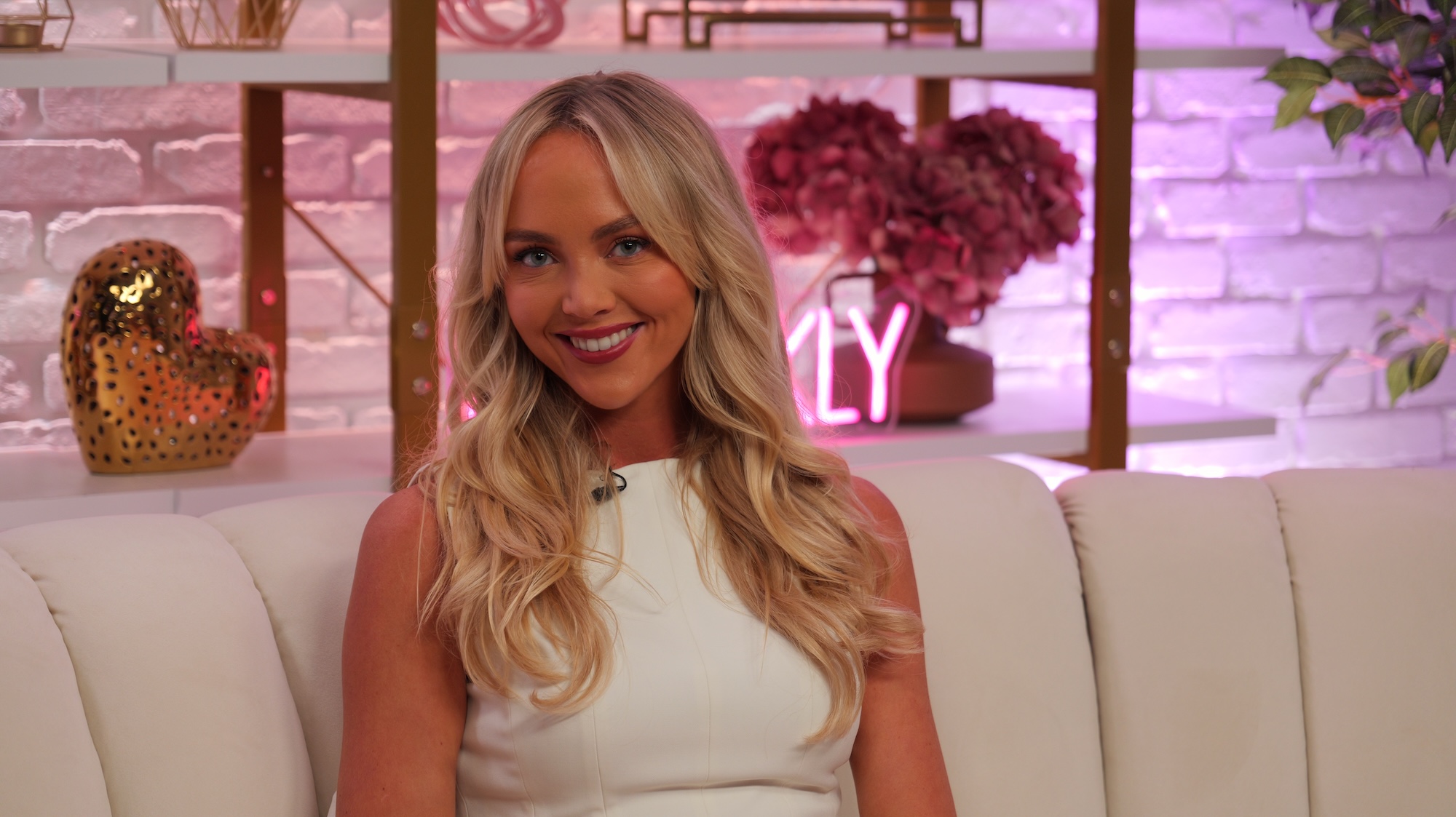 Annie Knight's OnlyFans Income Drops $150K; Remains Unaffected Annie Knight, OnlyFans content creator.