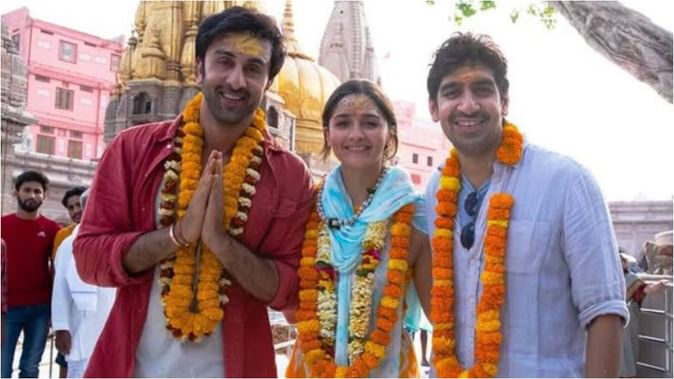 Ayan Mukerji: 16 साल के करियर में बनाईं सिर्फ चार फिल्में, कुछ अलहada अंदाज में काम करता है काजोल का यह भाई Ayan Mukerji Birthday: Know About Wake Up Sid Yeh Jawaani Hai Deewani Brahmastra War 2 Movie Director