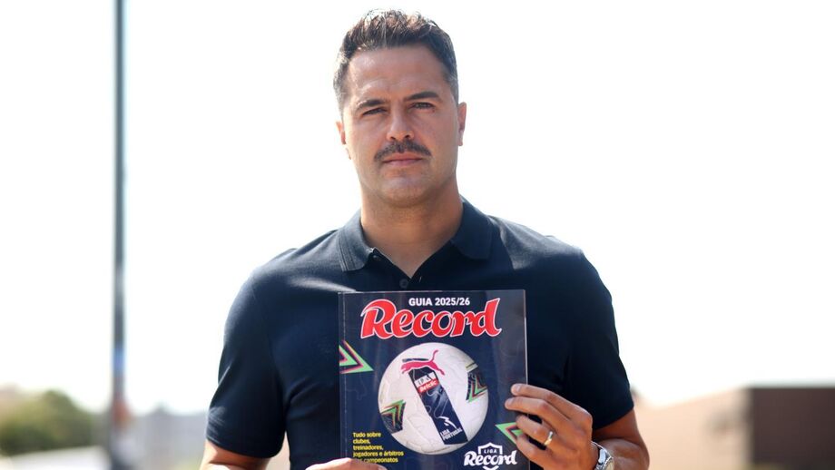 Bruno Moraes: FC Porto Champion Uses 2025/26 Guide for Liga Record Dream Team Bruno Moraes with the Record Guide 2025/26