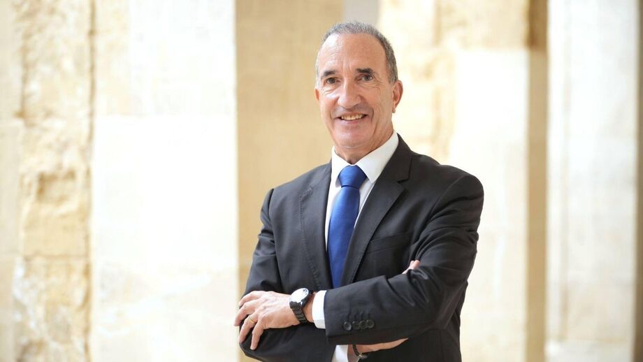 Carlos Moura joins Martim Mayer's list