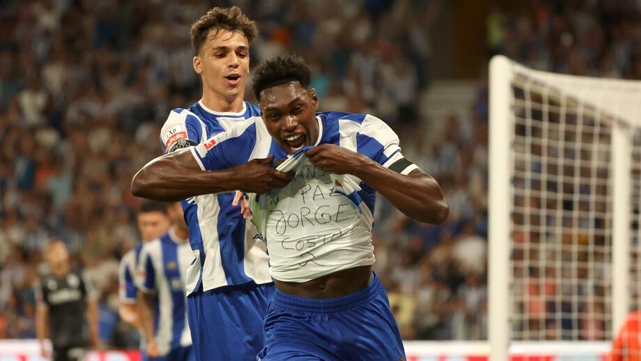 Samu showed a message of tribute to Jorge Costa, written on a jersey