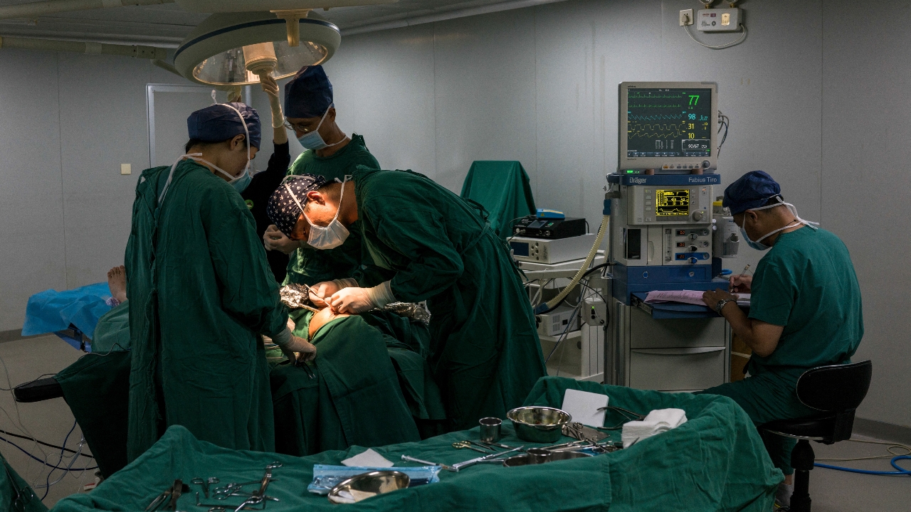 Chinese doctors successfully perform extremely difficult surgery, patient's head almost detached from body