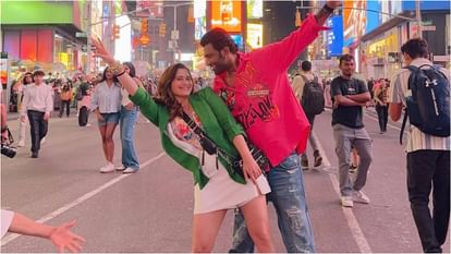 Arti Singh: 'Two carefree souls in New York', Arti Singh went sightseeing sitting on her husband's shoulders, shared pictures Arti Singh enjoying quality time in New York with husband Dipak Chauhan shares beautiful photos