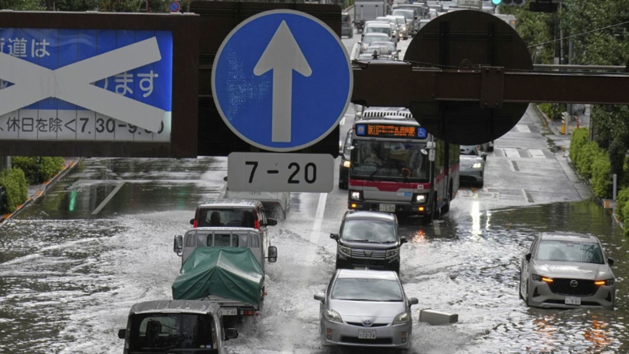 1757645793 306 Tokyo Floods Amid Heavy Rain Flights Shinkansen Halted 7000 Households