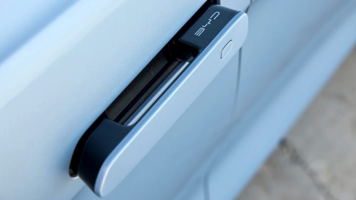 Retractable handle, a design widely used in NEVs