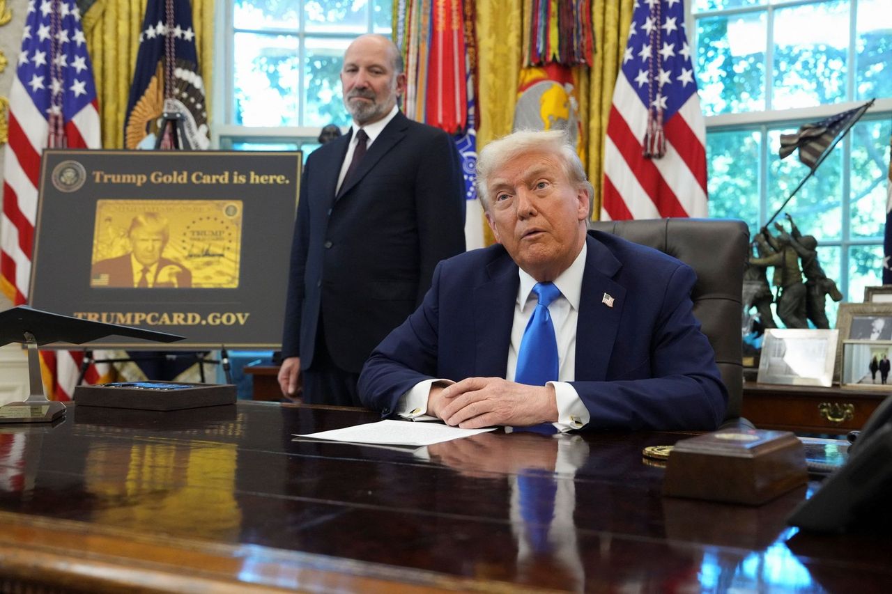 1758333280 986 Trumps Million Dollar Gold Card Visa Fast Track US Green Card for