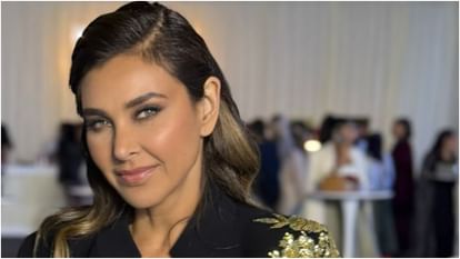 Mahesh Bhatt Birthday: From Bipasha Basu to Rhea Chakraborty, these artists were given film opportunities by Mahesh Bhatt Lisa Ray, who gained recognition through Mahesh Bhatt's film 'Kasoor'.