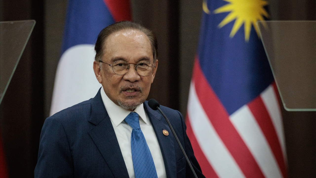 Anwar posts congratulations to "Anutin", an old friend, and invites him to visit Malaysia to discuss Cambodia and promote ASEAN cooperation