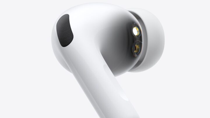 AirPods Pro 3 showcasing heart rate sensor